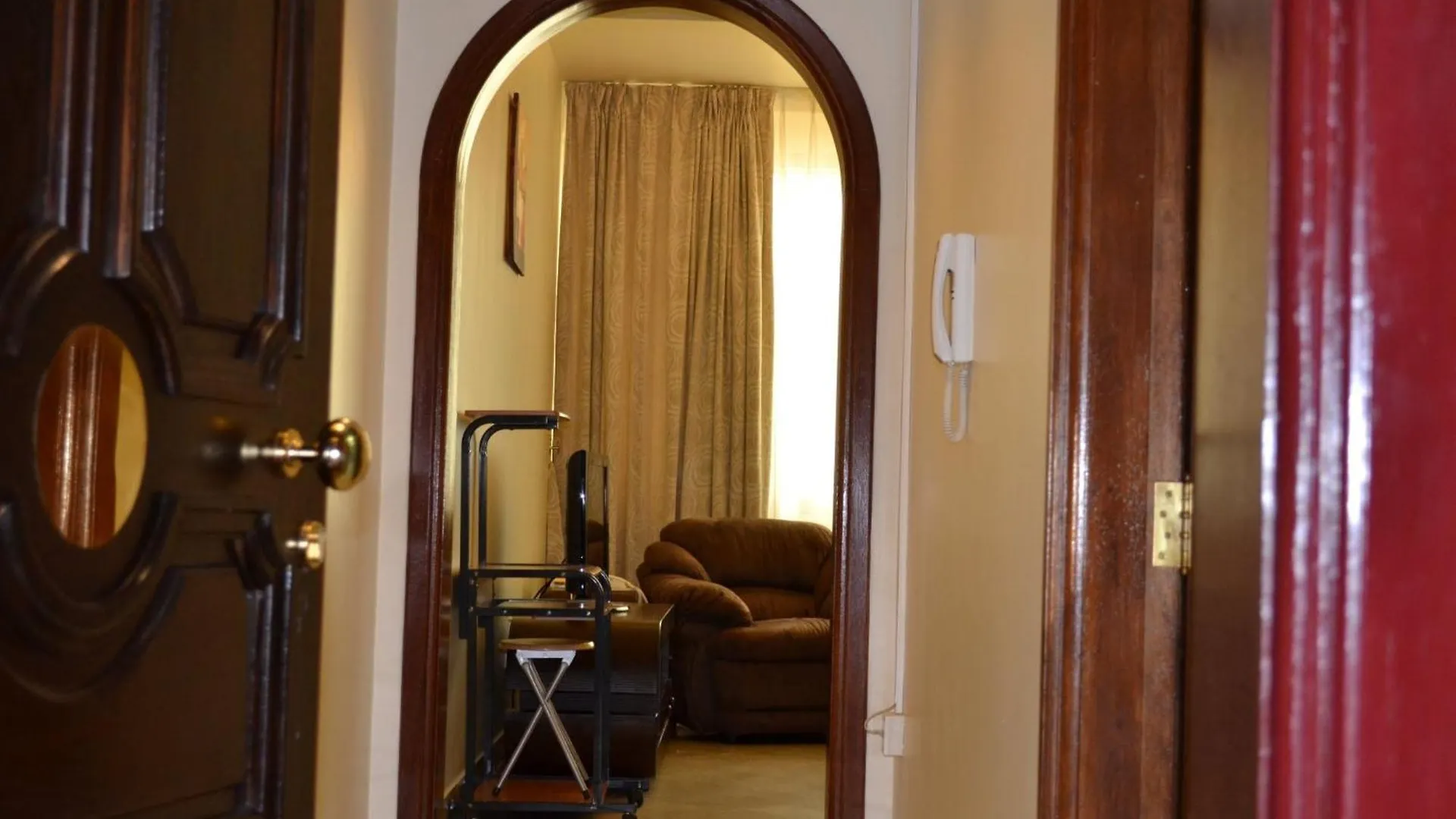 Abu Dhabi Plaza Hotel Apartments 4*, Abu Dhabi