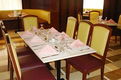 Abu Dhabi Plaza Hotel Apartments 4*, Abu Dhabi